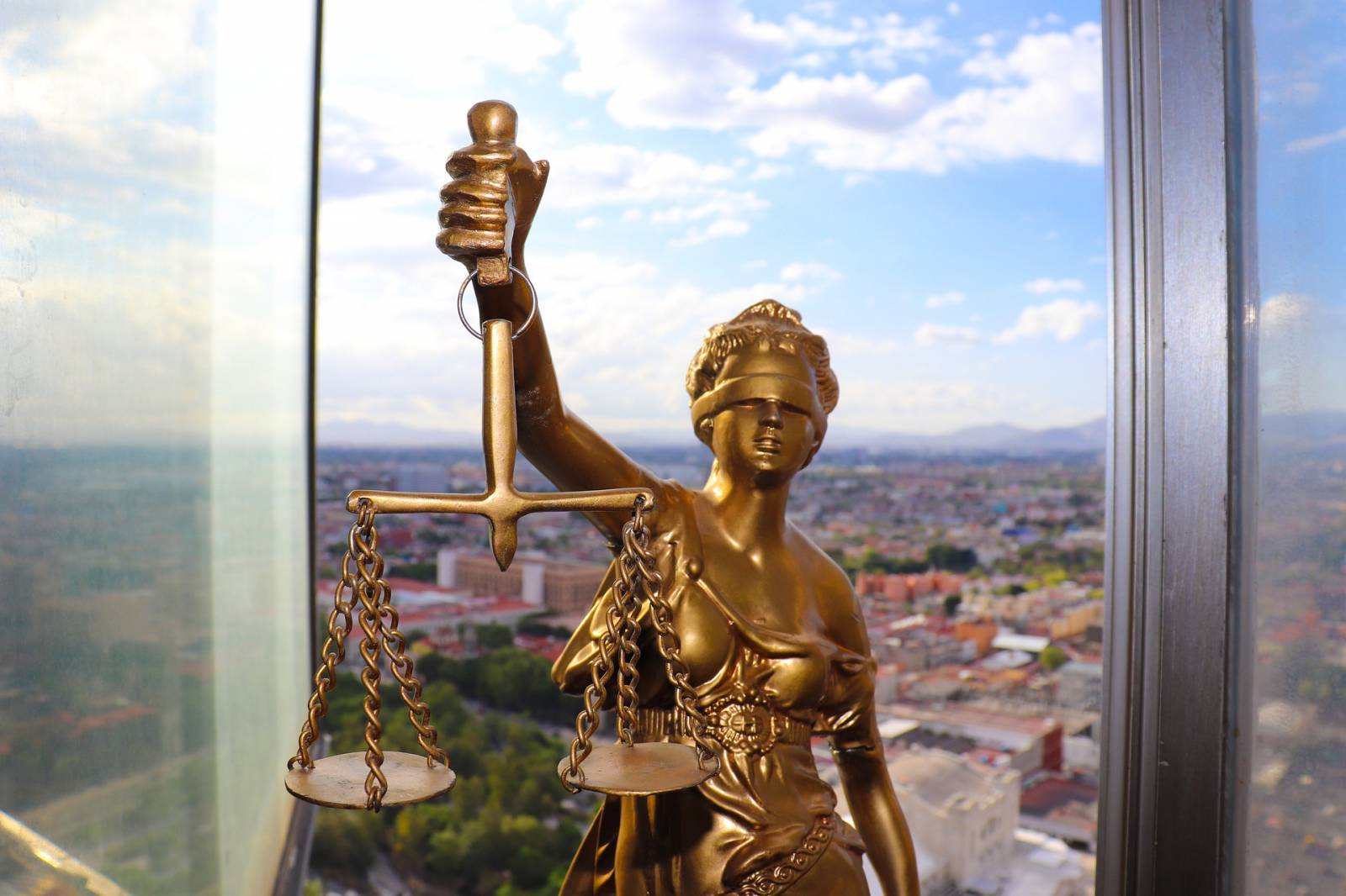 Commandement de payer des loyers commerciaux visant une clause résolutoire, Nice dans les Alpes Maritimes